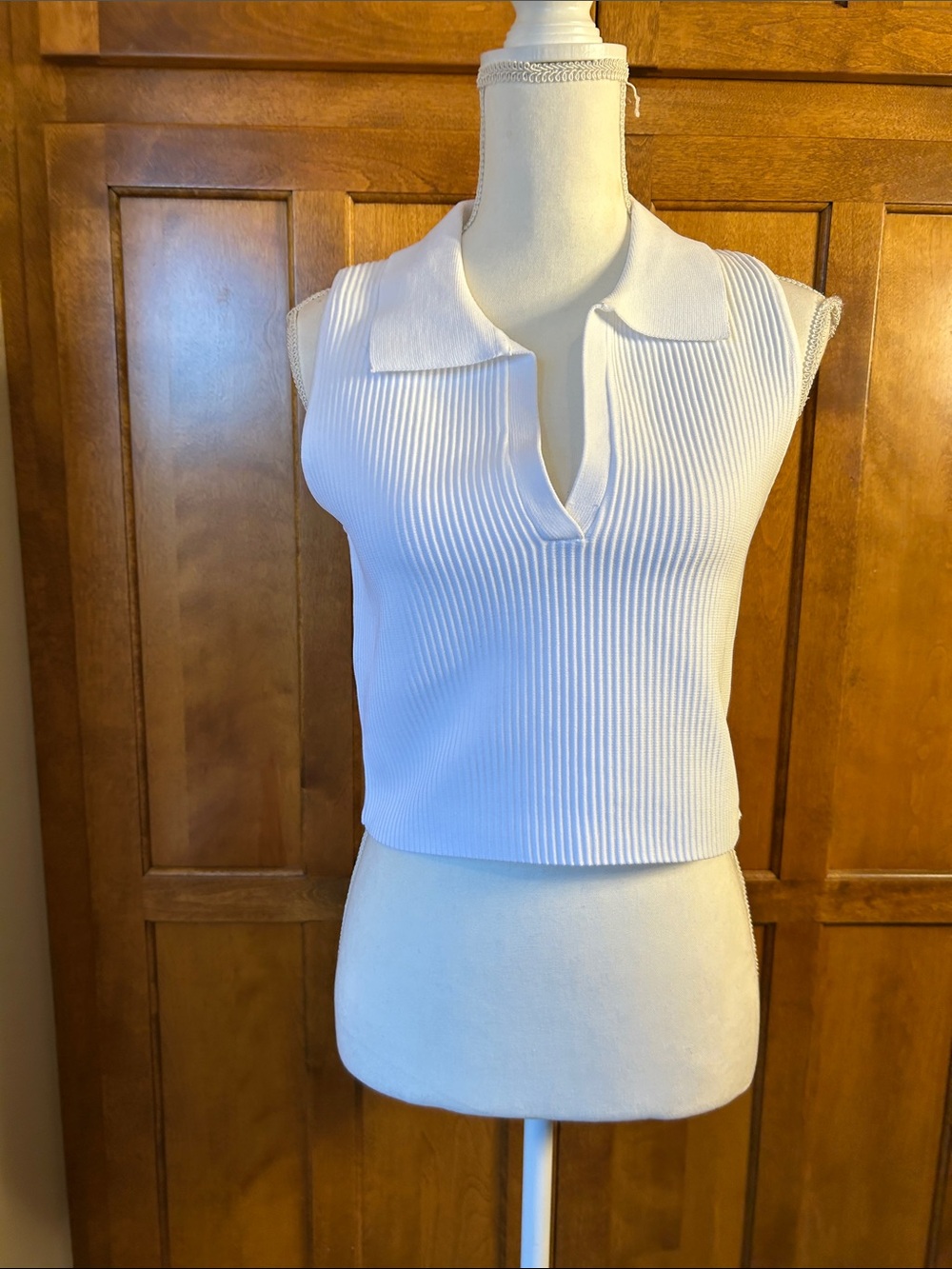 NWT Sincerely Jules Womens Ribbed Sleeveless White Polo Top
Sz L